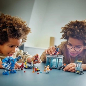 LEGO SUPER HEROES LABORATORUL LUI IRON MAN SALA ARMURILOR 76315 - Img 2