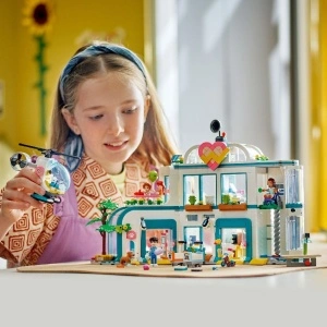 LEGO FRIENDS SPITALUL ORASULUI HEARTLAKE 42621 - Img 2