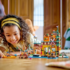 LEGO FRIENDS SPORTURI NAUTICE IN TABARA DE AVENTURI 42626 - Img 2