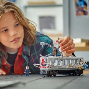 LEGO MARVEL LUPTA PE ACOPERISUL TRENULUI OMUL PAIANJEN SI DOC OCK 76321 - Img 3