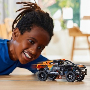 LEGO TECHNIC NEOM MCLAREN EXTREME E RACE CAR 42166 - Img 2