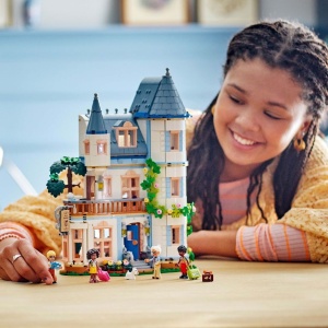 LEGO FRIENDS CASTELUL PENSIUNE 42638 - Img 3