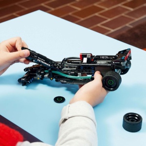 LEGO TECHNIC MERCEDES-AMG F1 W14 E PERFORMANCE PULL BACK 42165 - Img 3