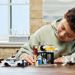 LEGO SUPER HEROES SPIDER-VERSE: MILES MORALES VS. SPOT 76311 - Img 2