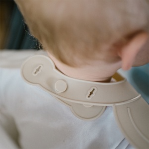 Baveta din silicon fara BPA , Beige | Babyono - Img 4