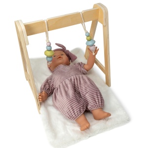 baby gym din lemn pentru papusi byastrup
