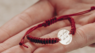 Brățări Personalizate cu Șnur și Bănuți din Aur și Argint – Cadouri Unice pentru Ocazii Speciale | Evana.ro