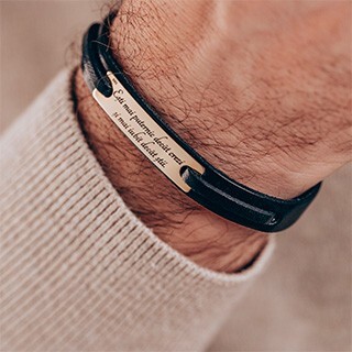 Armbänder aus Leder und 14 k Gold