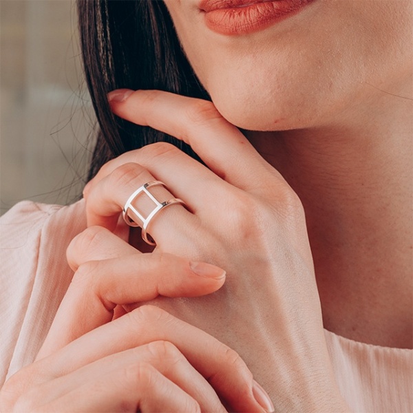 Ring aus 925er Sterlingsilber mit klassischem Finish
