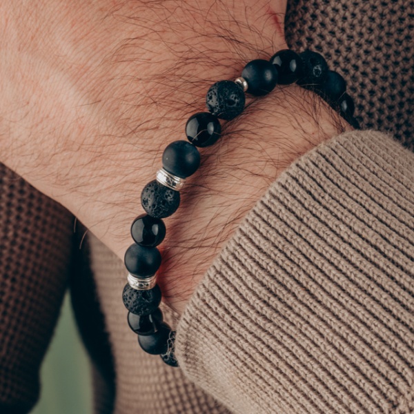 Brățară personalizată cu onix mat/lucios și lavă, detalii argint