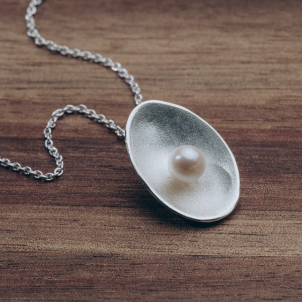 Colier din argint texturat cu perlă – design elegant oval - Img 1