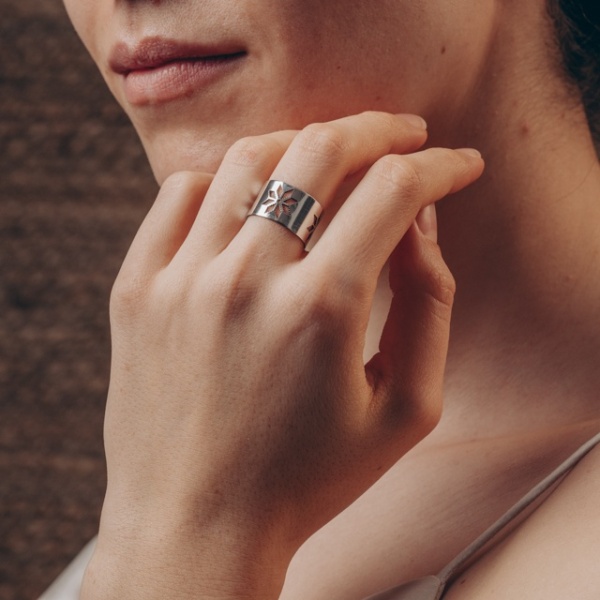 Inel argint ajustabil, model Colul Morii, lățime 12 mm Bijuterie elegantă și versatilă