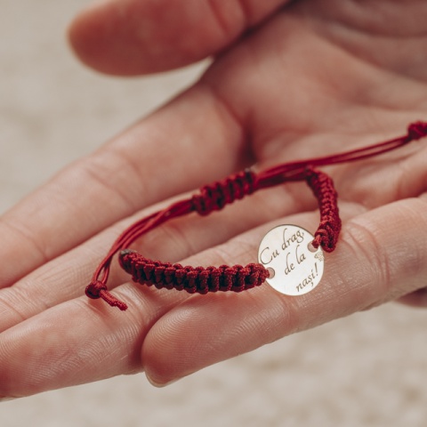 Brățară personalizabilă cu bănț din aur 14K, 12 mm, gravabilă cu inițiale, șnur împletit ajustabil