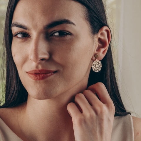 Cercei din argint 925 cu model floare mandala – strălucire aurie și simbolism delicat - Img 6