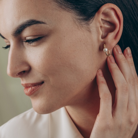 Cercei argint 925 placat cu aur, dreptunghiulari, cu perlă albă, 18 mm, eleganți
