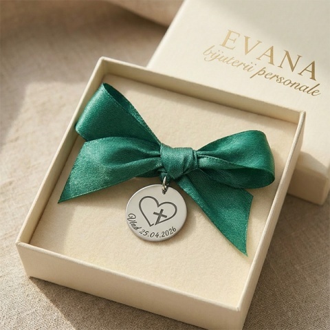 banut botez tinut in mana copil fundita verde personalizat