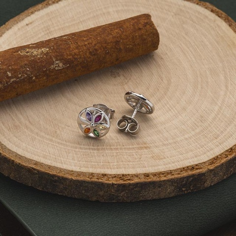 Cercei floare multicoloră cu pietre zirconia – detaliu lateral și prindere