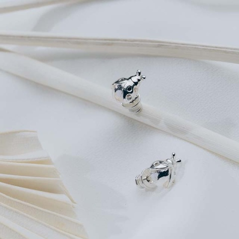 Cercei din argint Buburuza – Eleganță delicată 10 mm - Img 2