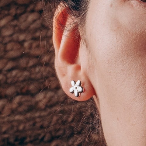 Cercei din argint floare Nu ma uita – Eleganță delicată 7 mm - Img 1