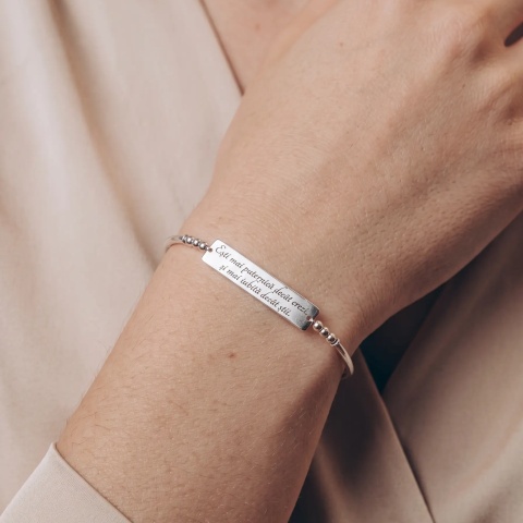 Personalisiertes Silberarmband mit eingravierter Nachricht | Evana