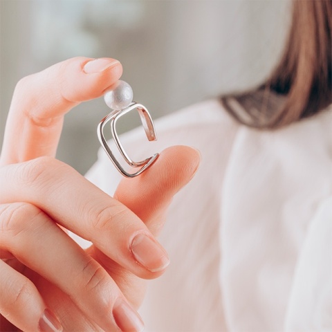 Rhodinierter offener Ring aus Sterlingsilber mit weißer Barock-Zuchtperle - Img 6