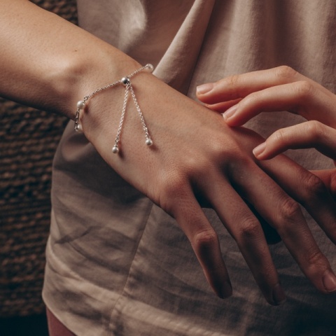 Silberarmband mit Zuchtperlen und Schiebeverstellung - Anpassungsfähige Eleganz - Img 4