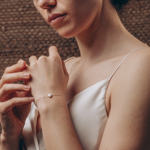 Brățară Delicată din Argint cu Pandantiv Inimă din Sidef – Eleganță și Rafinament - Img 1