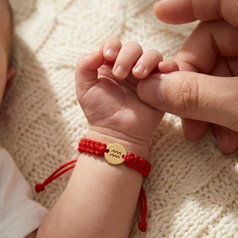Brățară Șnur cu Bănuț din Aur 14K și Zodie Gravată – Brățară Personalizată Copii - Img 2