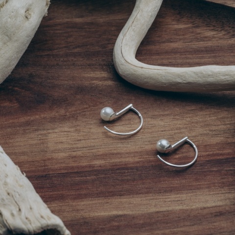 Cercei din argint cu perlă de cultură, design modern – 16 mm - Img 2