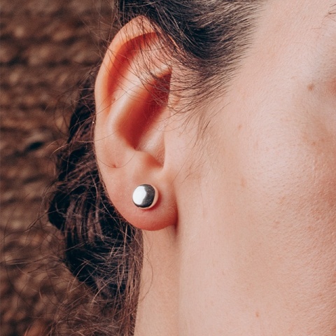 Cercei din argint Dot – Eleganță delicată 7 mm - Img 1