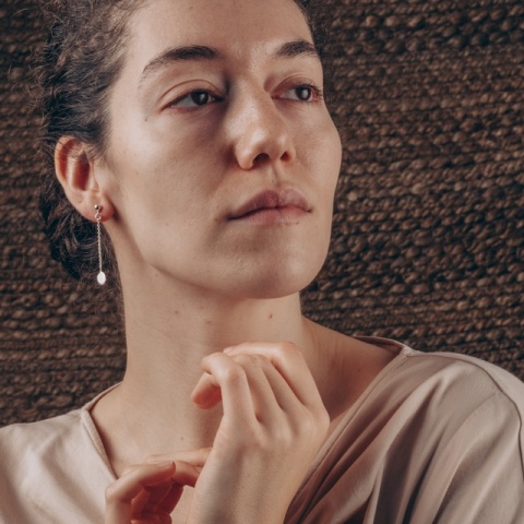 Einfache und asymmetrische Silberohrringe - Eleganz und Originalität für jeden Anlass - Img 3