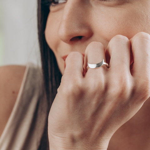 Mondring aus Sterlingsilber, minimalistisches Design, astrales Symbol