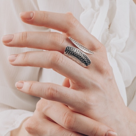 Offener Ring aus 925er Sterlingsilber mit Tribal-Elementen