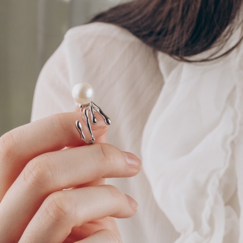 Offener Ring aus Sterlingsilber und weißer Zuchtperle in freier Form - Img 5