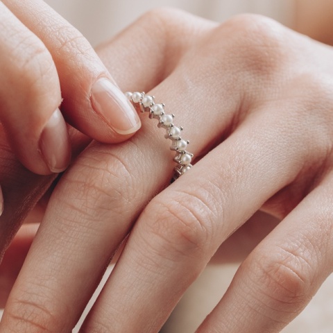 Rhodinierter Ring aus Sterlingsilber mit Rhodium und Perlen - Eleganz und Raffinesse - Img 7