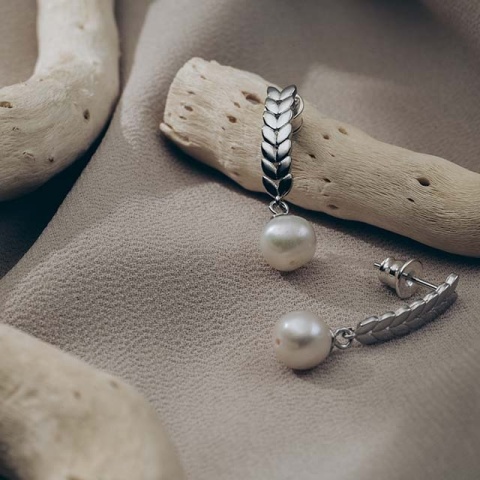 22mm lange Silberohrringe in Form eines Weizenohrrings mit Zuchtperle - Img 2