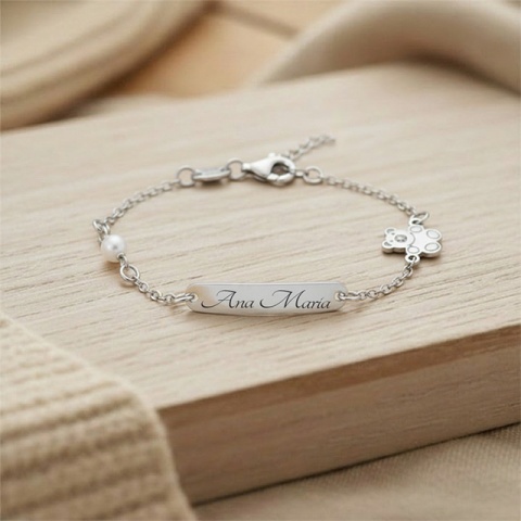 Brățară Personalizabilă din Argint 925 cu Ursuleț, Perle de 4 mm și Plăcuță Gravabilă – Bijuterii Personalizate Evana