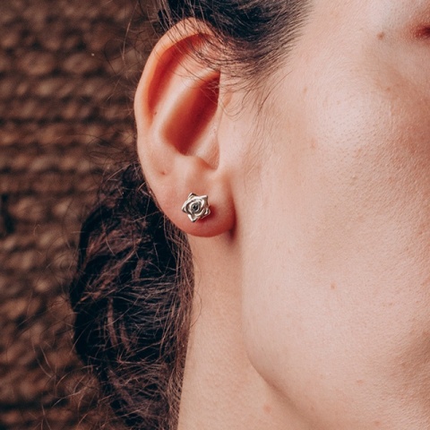 Cercei din argint gratia trandafirului – Eleganță delicată 7 mm - Img 1