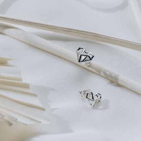 Cercei din argint Inima de diamant – Eleganță delicată 10x7 mm - Img 2