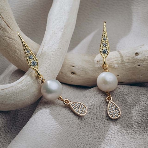 Elegante Ohrringe aus vergoldetem Sterlingsilber mit Zirkonia und Perlen - Raffinesse bis ins Detail - Img 2