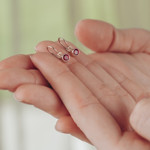 Kinderohrringe aus 14K Gold mit farbigem Kristall - sicherer Verschluss, 1,38g - Img 2
