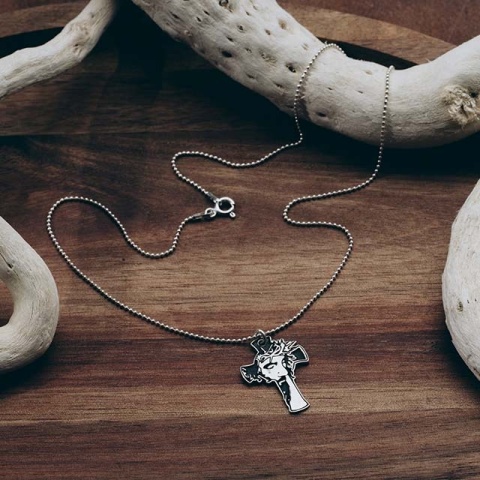 Lănțișor din argint cu cruciuliță - Chipul lui Isus, mesaj puternic și design elegant - Img 2