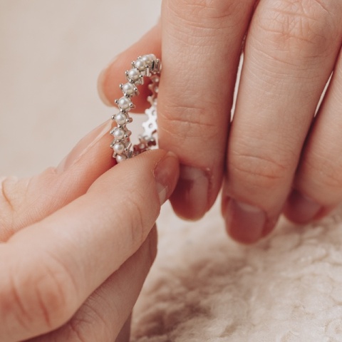Rhodinierter Ring aus Sterlingsilber mit Rhodium und Perlen - Eleganz und Raffinesse - Img 8