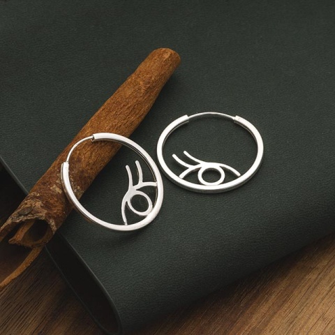 Cercei Eye Hoop în argint lucios – design statement cu simbolistică spirituală