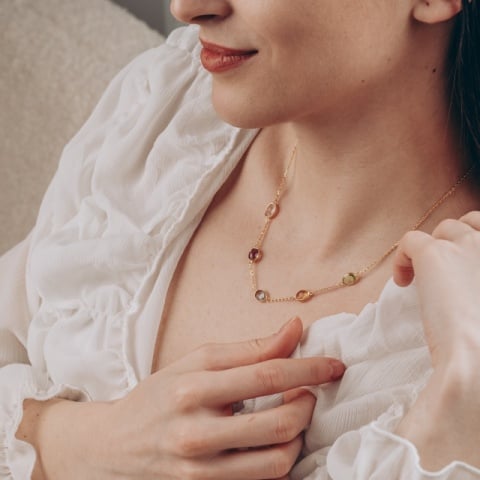 Bijuterie elegantă cu peridot, ametist, citrin și topaz – colier vibrant