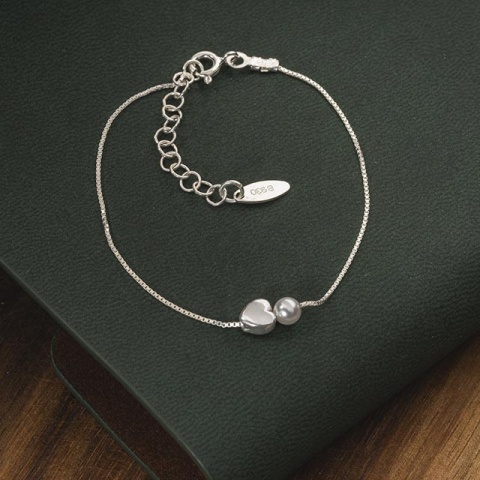 925er Sterling Silber Armband mit Perle und Herz - Raffinesse in einem zarten Detail.