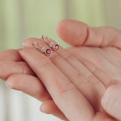 Cercei copii aur 14K cu cristal colorat – închidere sigură, 1.38g - Img 3
