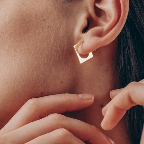 Cercei din Argint 925 cu Design Geometric – Pătrat 15mm & Cerc Aurit 11mm | Eleganță & Strălucire