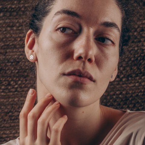 Cercei din argint fragilitate Fulg de nea – Eleganță delicată 7 mm - Img 1