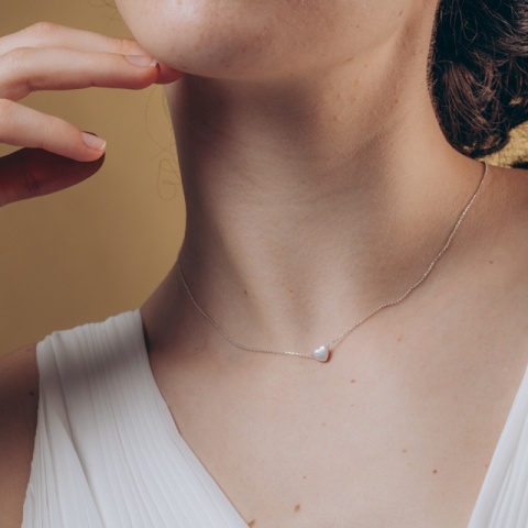 Colier Delicat cu Inimă din Sidef – Stil Minimalist